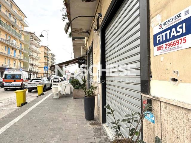 Locale Commerciale in affitto a Pontecagnano