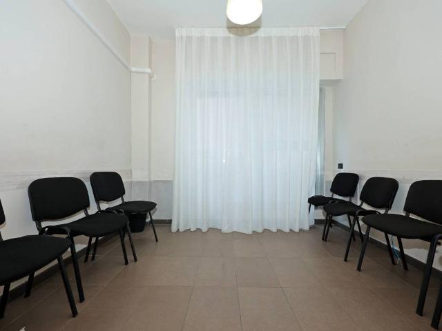 Locale Commerciale in affitto a Pontecagnano