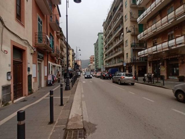 Locale Commerciale in affitto a Pontecagnano