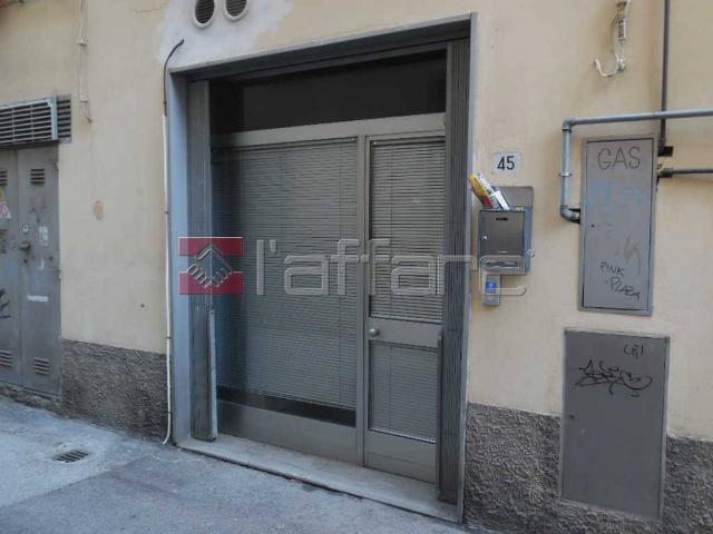 Locale Commerciale in affitto a Oltrera, Pontedera