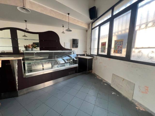 Locale Commerciale in affitto a Pietroconti, Pontedera