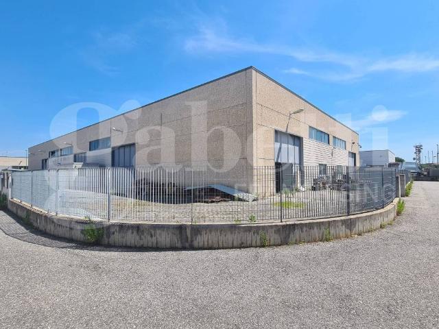 Locale Commerciale in affitto a Santa Lucia, Pontedera