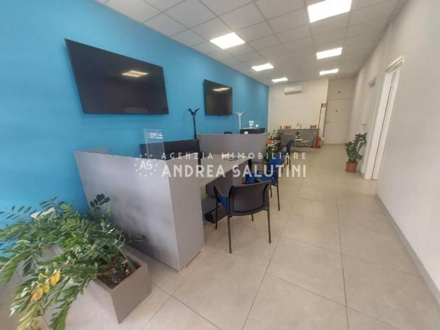 Locale Commerciale in affitto a Pontedera, Toscana