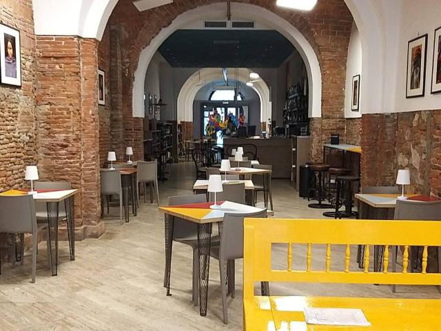 Locale Commerciale in affitto a Bellaria, Pontedera