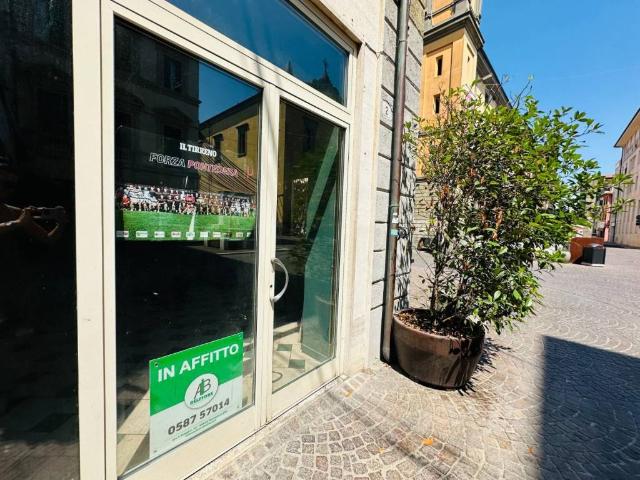 Locale Commerciale in affitto a Oltrera, Pontedera
