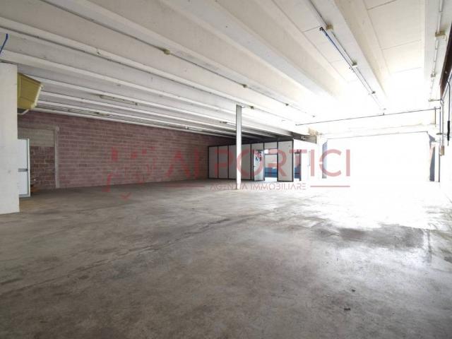 Locale Commerciale in affitto a Pontelongo, Veneto
