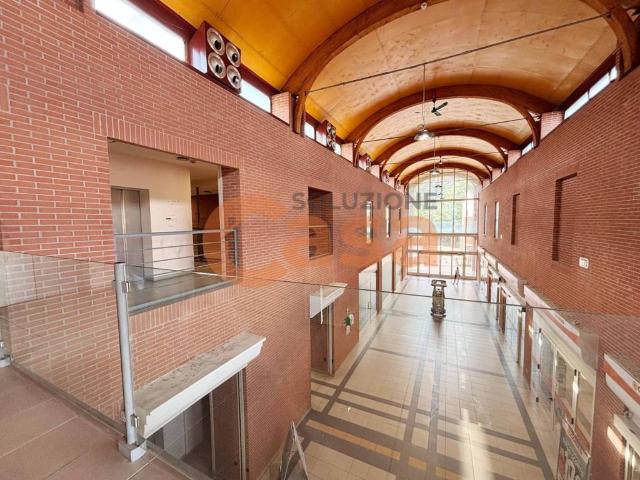 Locale Commerciale in affitto a Pontenure, Reggio Emilia