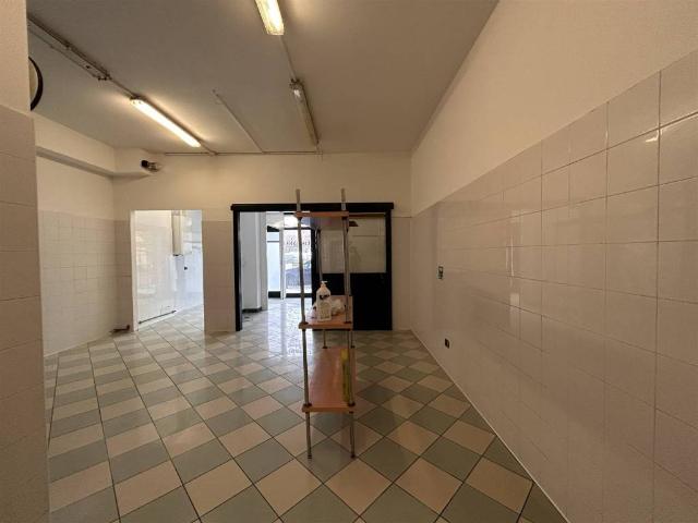 Locale Commerciale in affitto a Pontenure, Reggio Emilia