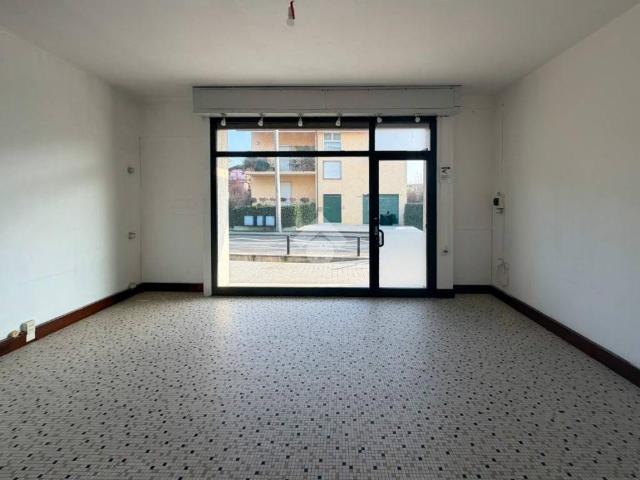 Locale Commerciale in affitto a Pontenure, Reggio Emilia
