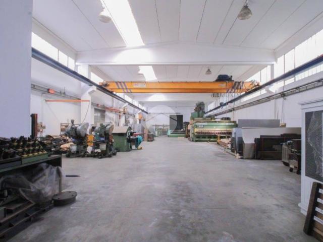 Locale Commerciale in affitto a Pontirolo Nuovo, Lombardia