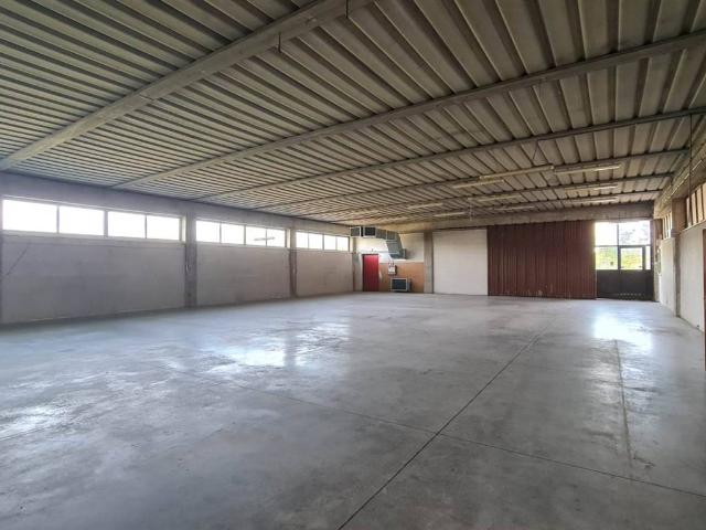 Locale Commerciale in affitto a Ponzano Veneto, Ponzano