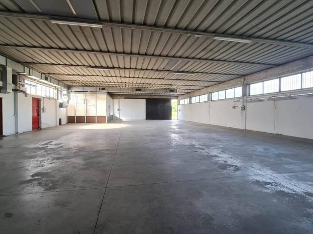 Locale Commerciale in affitto a Ponzano Veneto, Ponzano