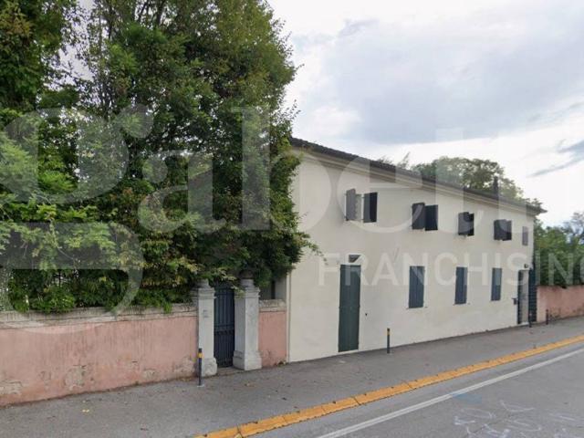 Locale Commerciale in affitto a Ponzano Veneto, Veneto