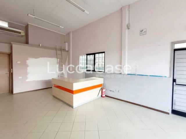 Locale Commerciale in affitto a Rughi, Porcari