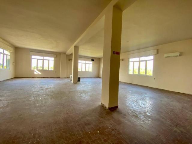 Locale Commerciale in affitto a Porcari, Lucca