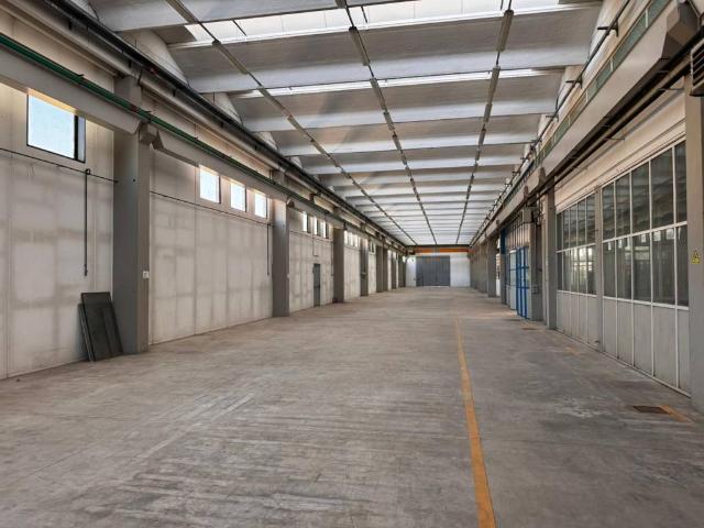 Locale Commerciale in affitto a Rughi, Porcari