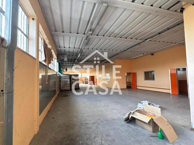 Locale Commerciale in affitto a Rughi, Porcari