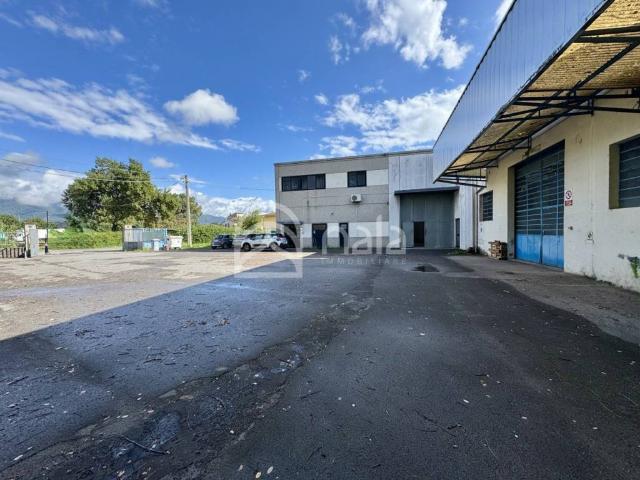 Locale Commerciale in affitto a Rughi, Porcari