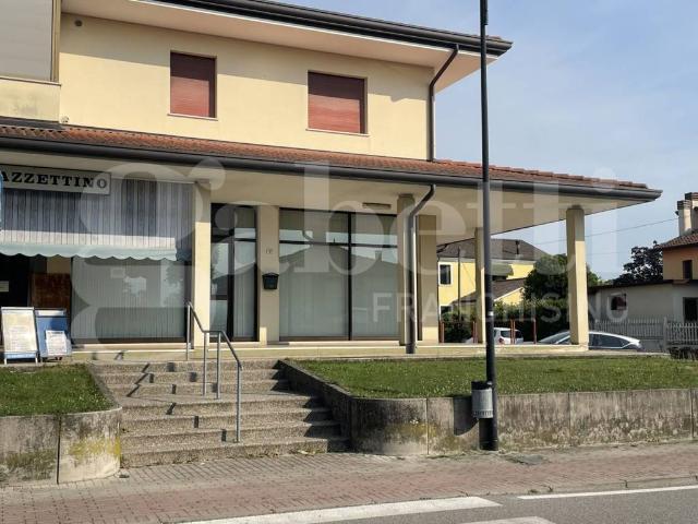Locale Commerciale in affitto a Noncello, Pordenone