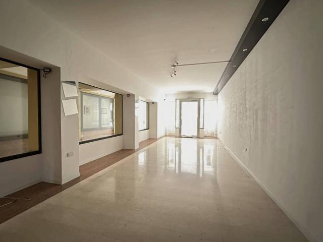 Locale Commerciale in affitto a San Gregorio, Pordenone