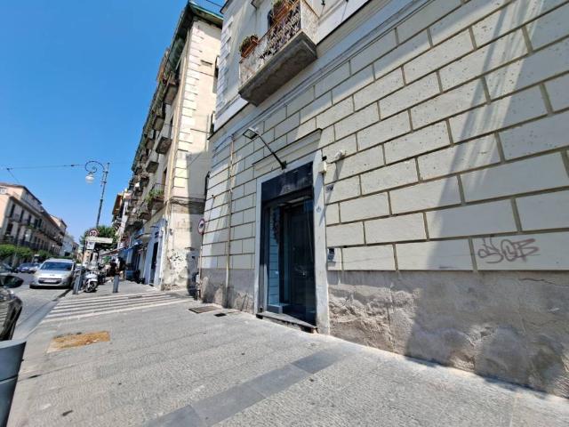 Locale Commerciale in affitto a Portici, Campania