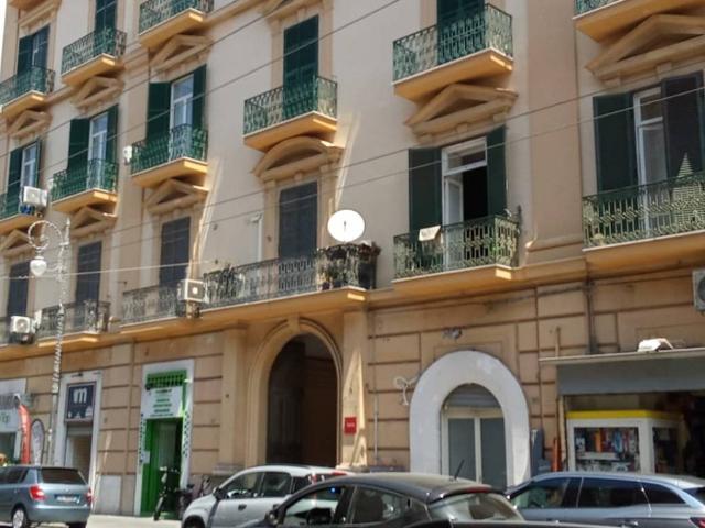 Locale Commerciale in affitto a Portici, Campania
