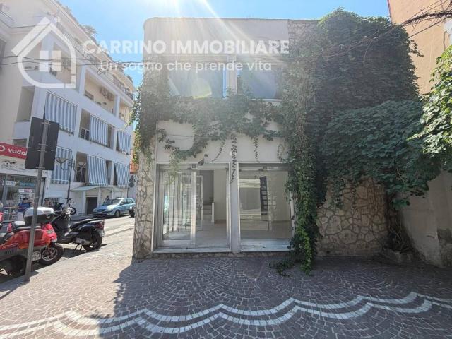 Locale Commerciale in affitto a Portici, Campania