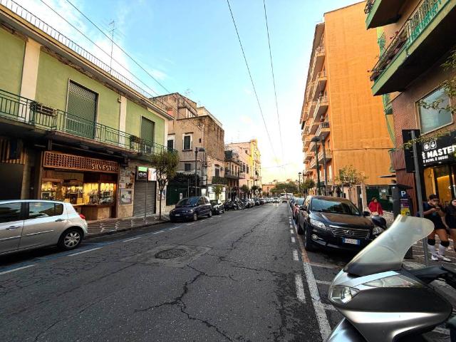 Locale Commerciale in affitto a Portici, Campania