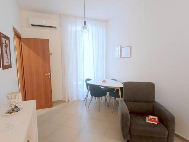 Locale Commerciale in affitto a Portici, Campania