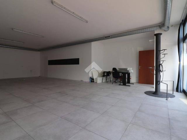 Locale Commerciale in vendita a Sant'Antonio, Porto Mantovano