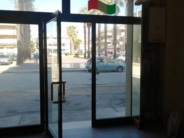 Locale Commerciale in affitto a Faleriense, Marche
