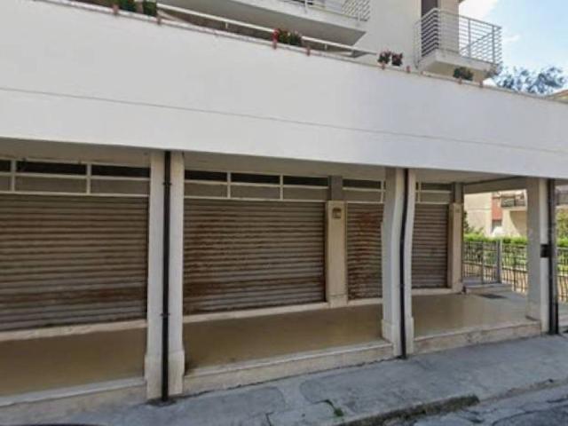 Locale Commerciale in affitto a Faleriense, Marche