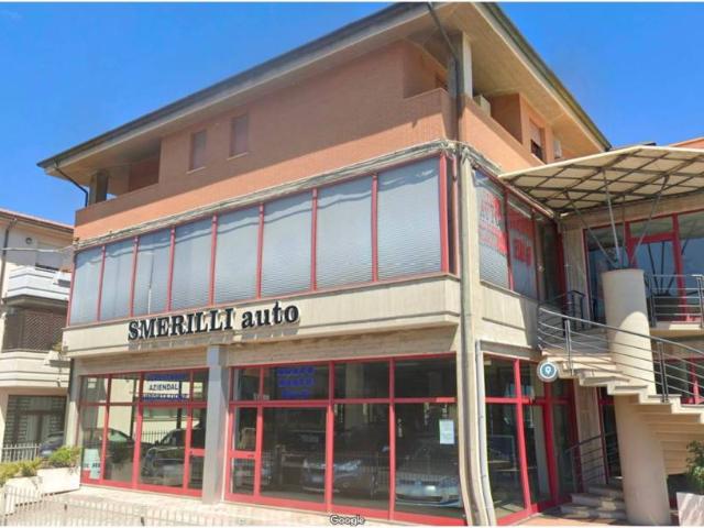 Locale Commerciale in affitto a Marche, Fermo