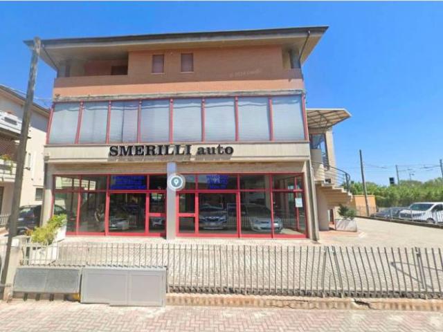 Locale Commerciale in affitto a Marche, Fermo