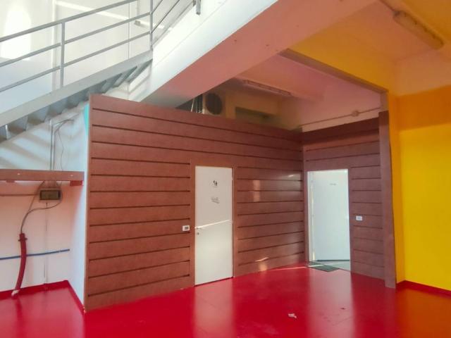 Locale Commerciale in affitto a Porto Viro, Veneto