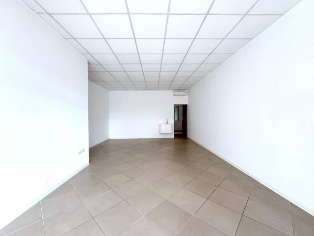 Locale Commerciale in affitto a Porto Viro, Veneto