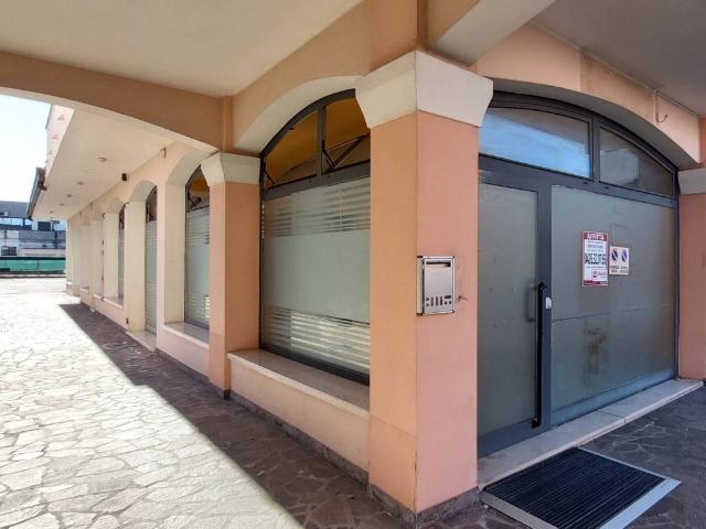 Locale Commerciale in affitto a Porto Viro, Veneto