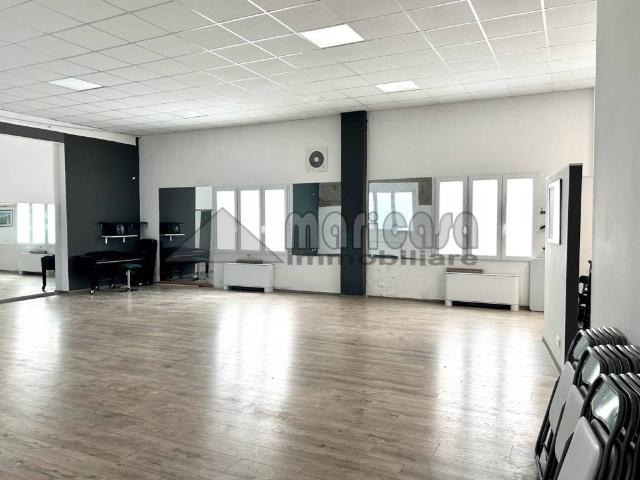 Locale Commerciale in affitto a Portomaggiore, Reggio Emilia