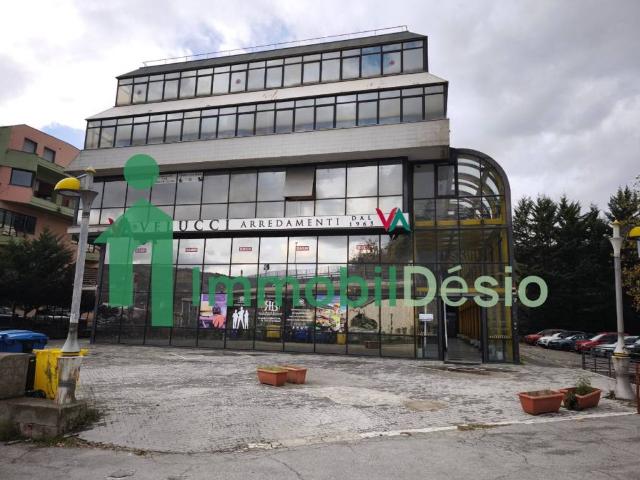 Locale Commerciale in affitto a Montereale, Potenza