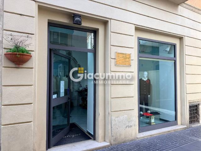 Locale Commerciale in affitto a Montereale, Potenza
