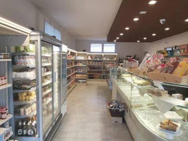 Locale Commerciale in affitto a Pove Del Grappa, Veneto