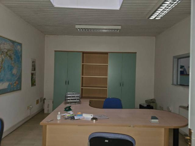 Locale Commerciale in affitto a Bassa Reggiana, Re