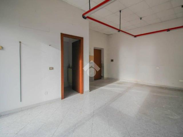 Locale Commerciale in affitto a Pozzo D'adda, Lombardia