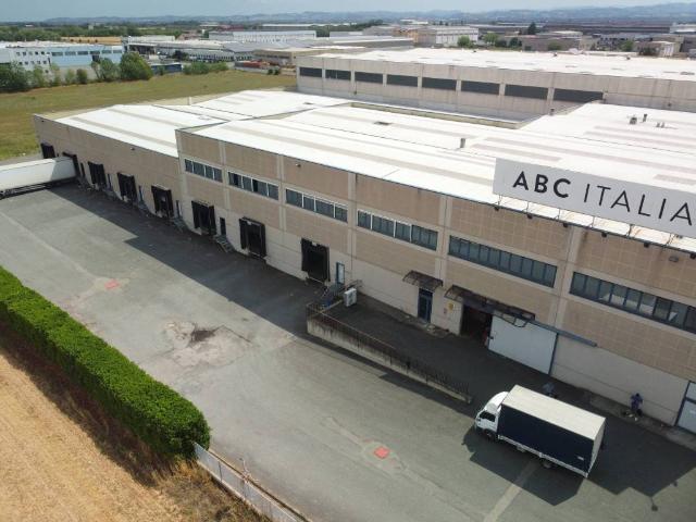 Locale Commerciale in affitto a Piemonte, Alessandria