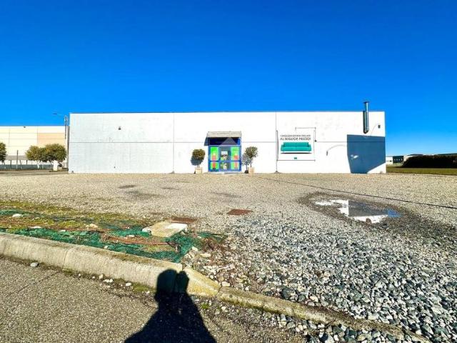 Locale Commerciale in affitto a Piemonte, Alessandria