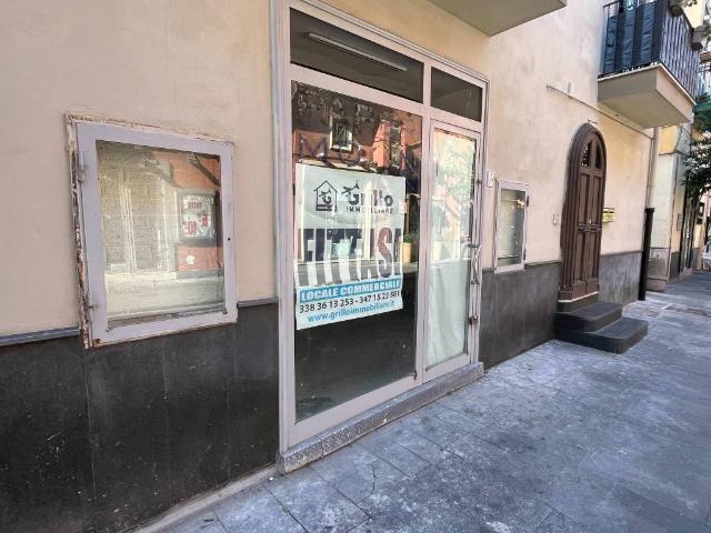 Locale Commerciale in affitto a Rione Ortodonico, Pozzuoli