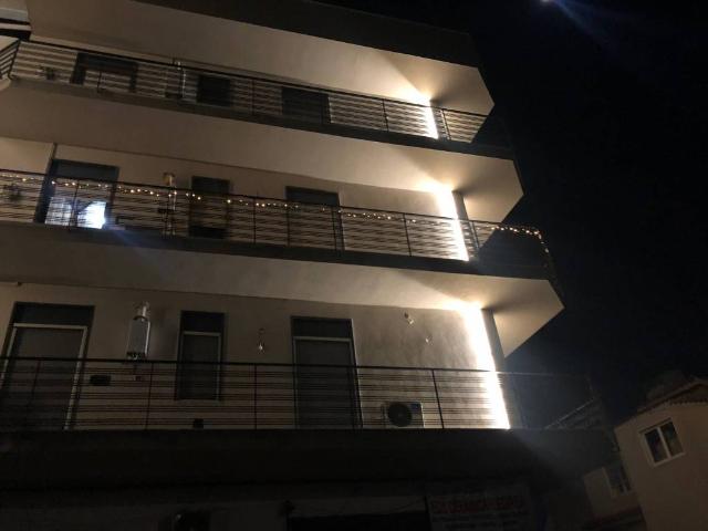 Locale Commerciale in affitto a Pozzuoli, Campania