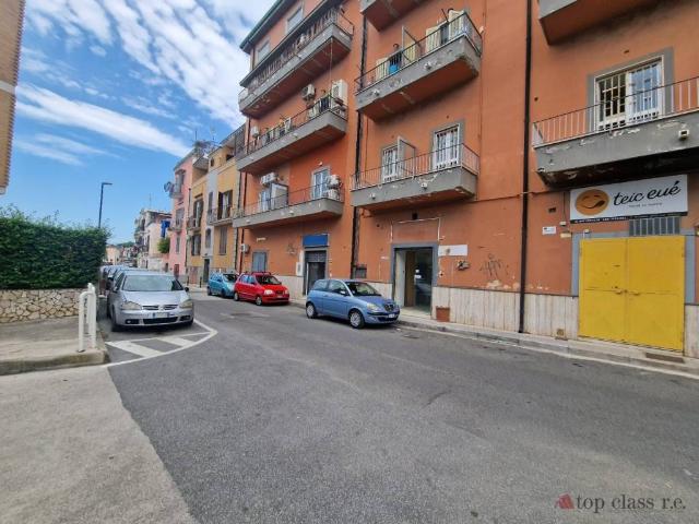 Locale Commerciale in affitto a Cigliano, Pozzuoli