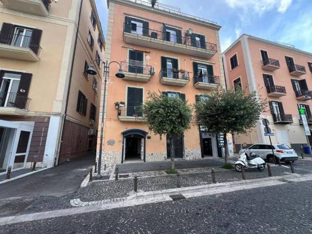 Locale Commerciale in affitto a Rione Ortodonico, Pozzuoli