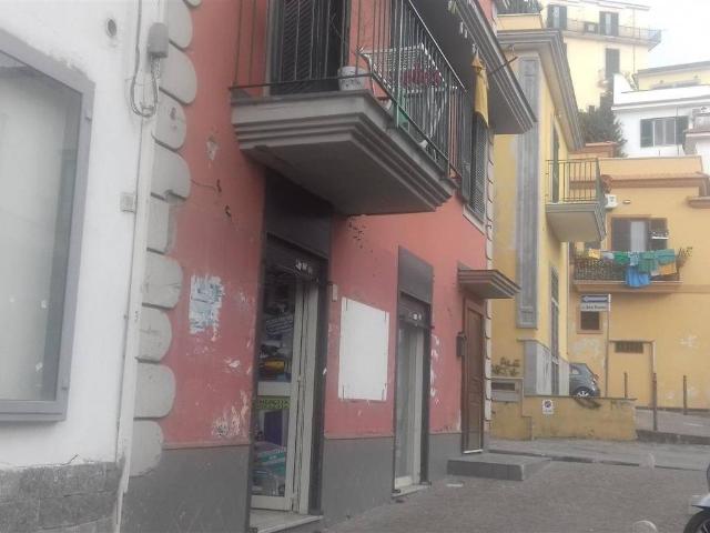 Locale Commerciale in affitto a Rione Bognar, Pozzuoli